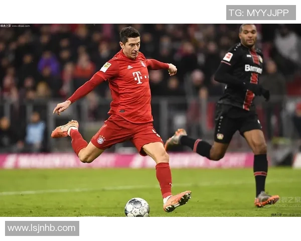 莱万的足球传奇之路：从小镇少年到世界顶级前锋的辉煌历程