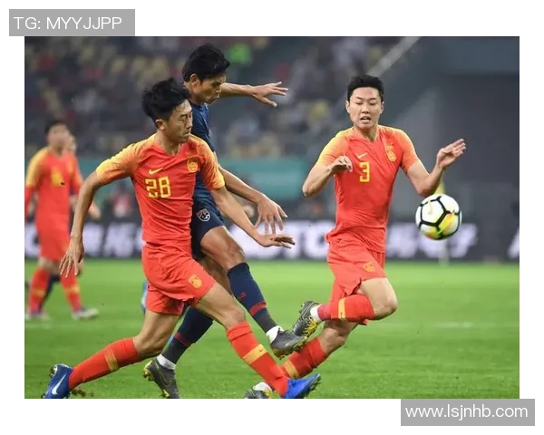 重庆队与大连队在足协杯的激烈对决展现足球魅力与团队精神