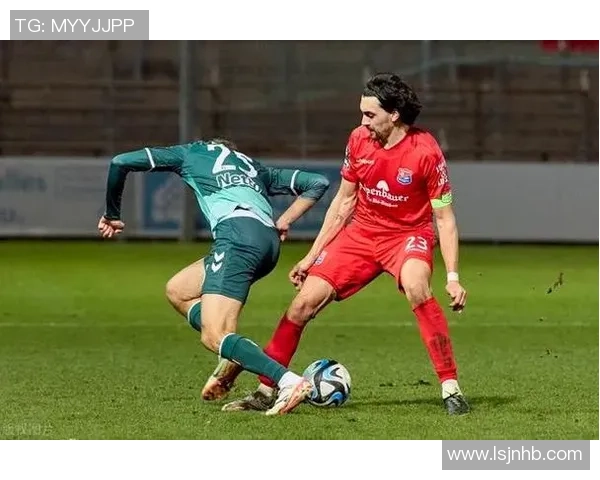 雷根斯堡与菲尔特的激烈对决展现足球魅力与团队精神