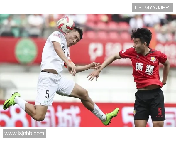 中甲赛场贵州队迎战天津泰达球队争夺关键三分激战即将上演