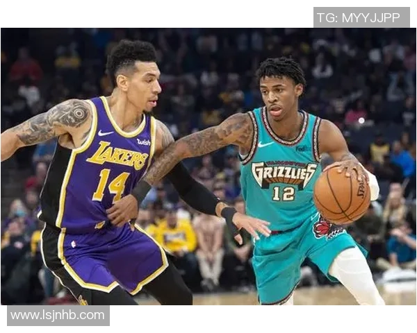 篮网与森林狼激战正酣球星对决引发球迷热议与期待