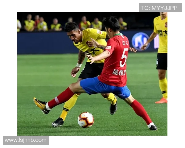 2018年建业与恒大激战回顾：一场精彩的足球对决与战术较量