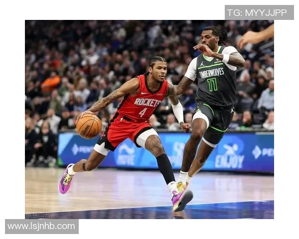 火箭队与雷霆全场激战回顾球员表现与精彩瞬间一网打尽 火箭队与雷霆全场激战回顾球员表现与精彩瞬间一网打尽