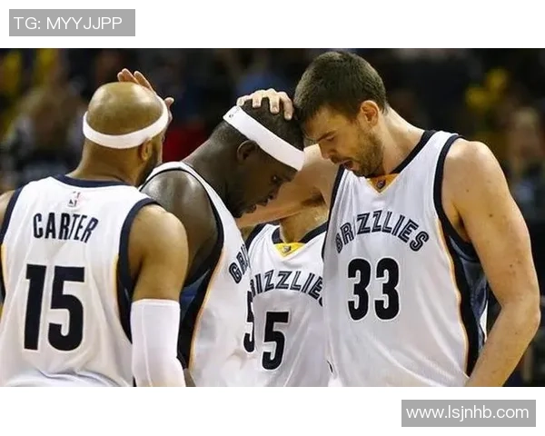 黑白双熊对决水花兄弟篮球盛宴谁能赢得最终荣耀